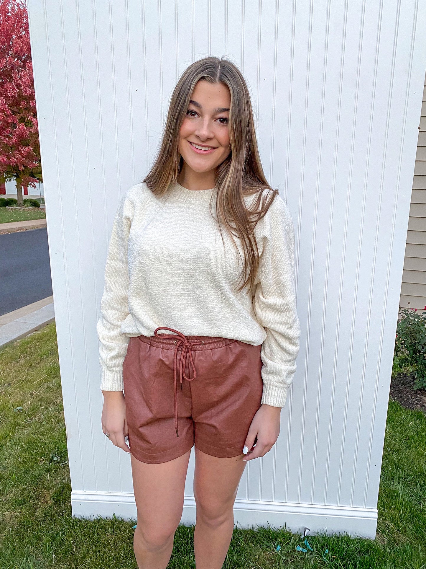 THE IT GIRL LEATHER SHORTS - CHESTNUT