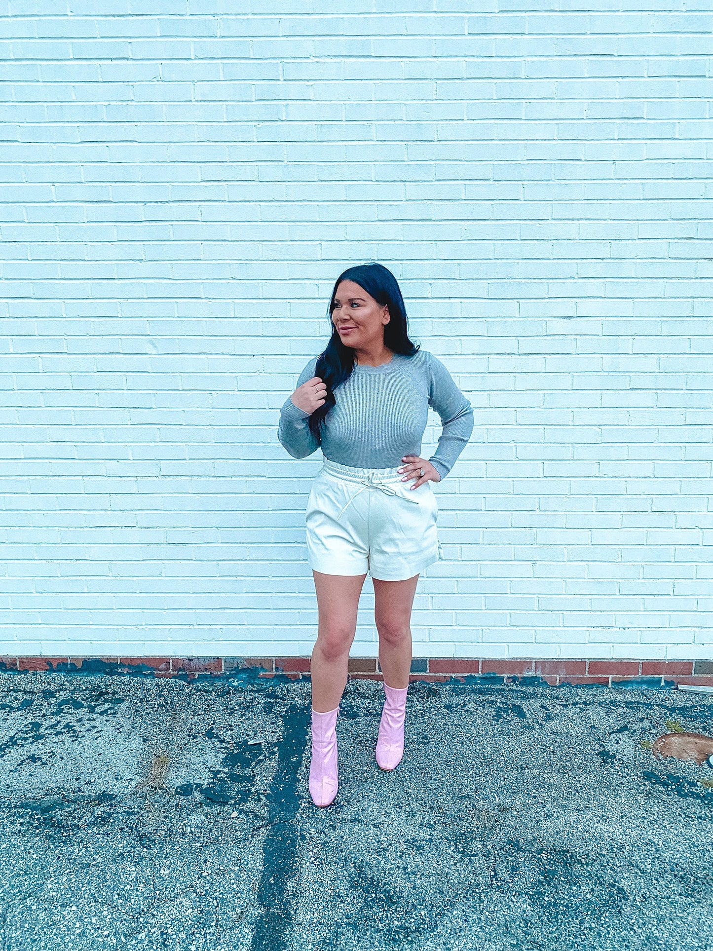 THE IT GIRL LEATHER SHORTS - WHITE
